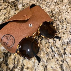 Ray-Ban Round Fleck Sunglasses